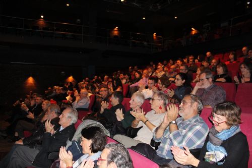 El públic assistent a la sessió de clausura del Festival CCC, al Teatre Micalet.