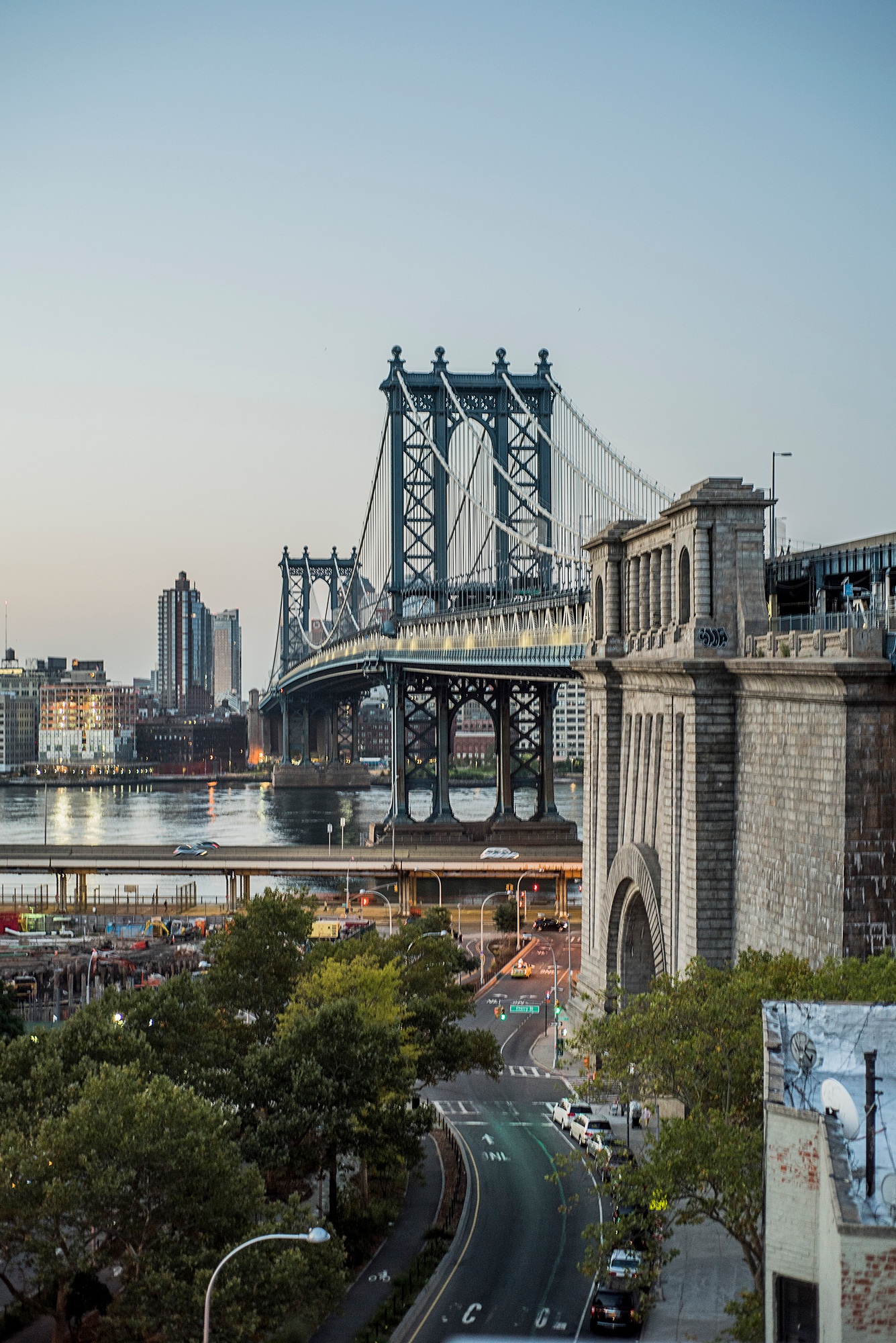 Manhattan Bridge during sunrise, Manhattan, New York, USA